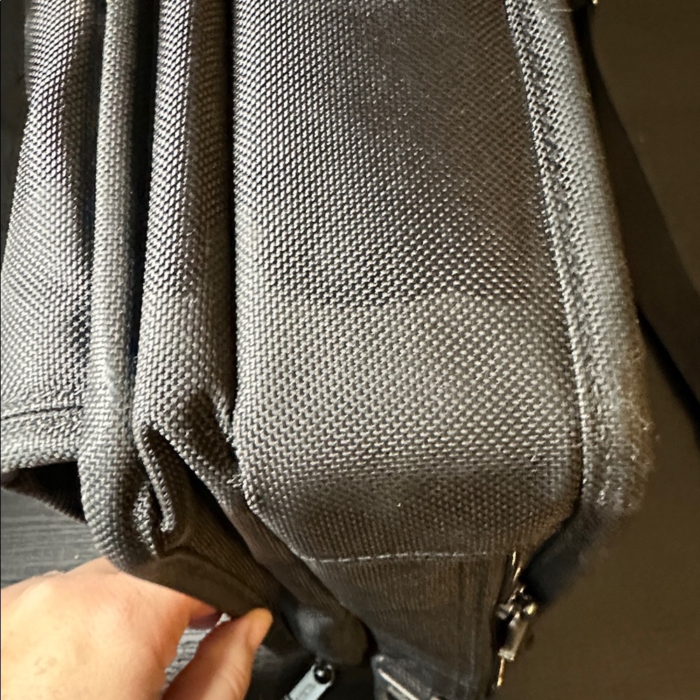 Tumi Alpha Black Ballistic Nylon Expandable Laptop Bag Leather Handles - Picture 8 of 9